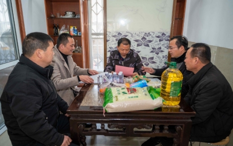 2024，在涌動(dòng)的愛(ài)心中，溫暖開(kāi)啟…